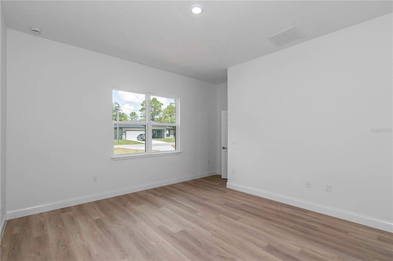 7243 N Embassy Ter Property Photo 33