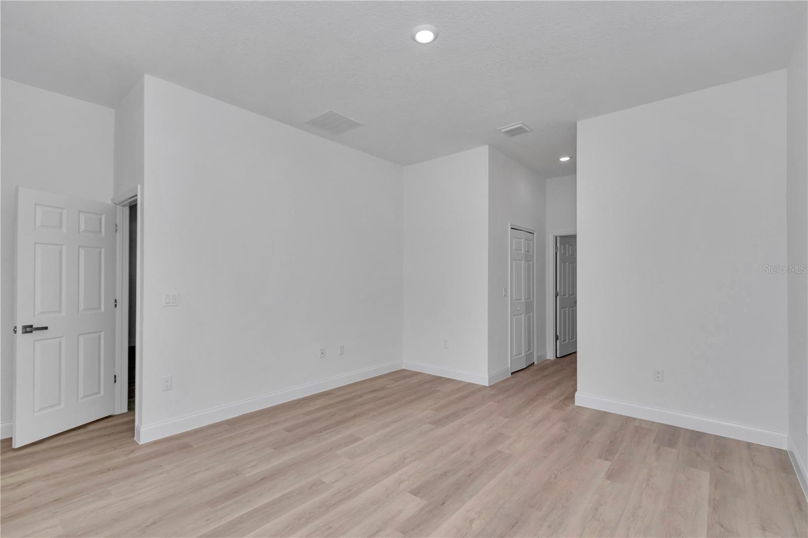 7243 N Embassy Ter Property Photo 34