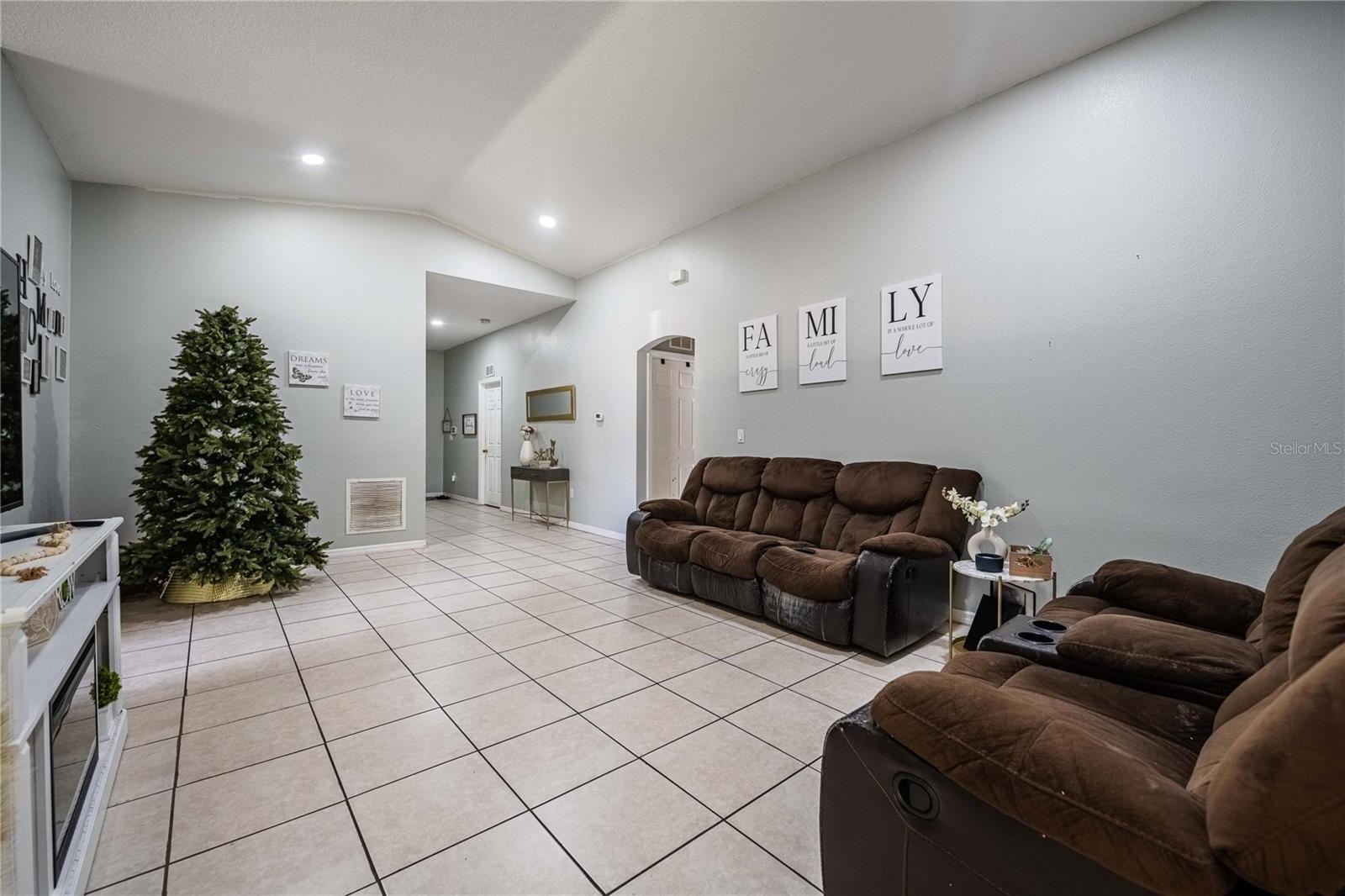 141 Flatfish Ct Property Photo 3