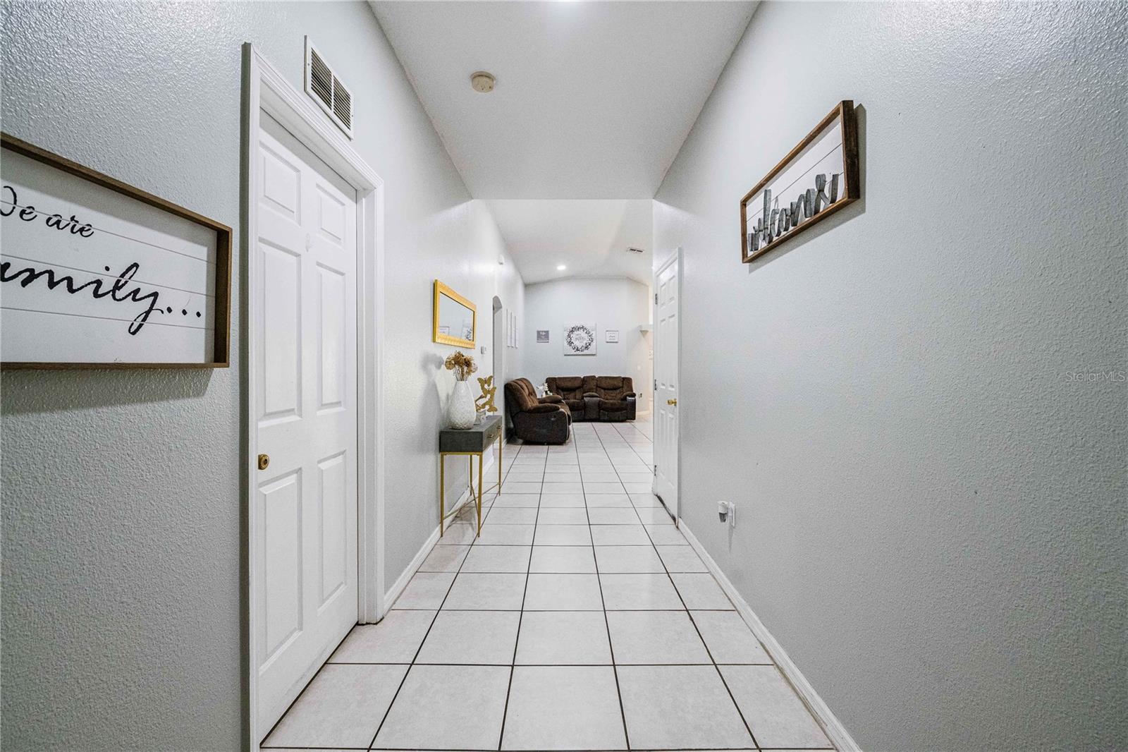 141 Flatfish Ct Property Photo 5
