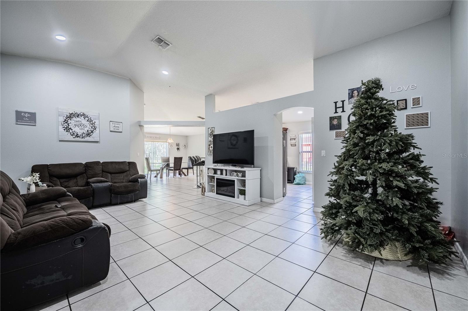 141 Flatfish Ct Property Photo 6