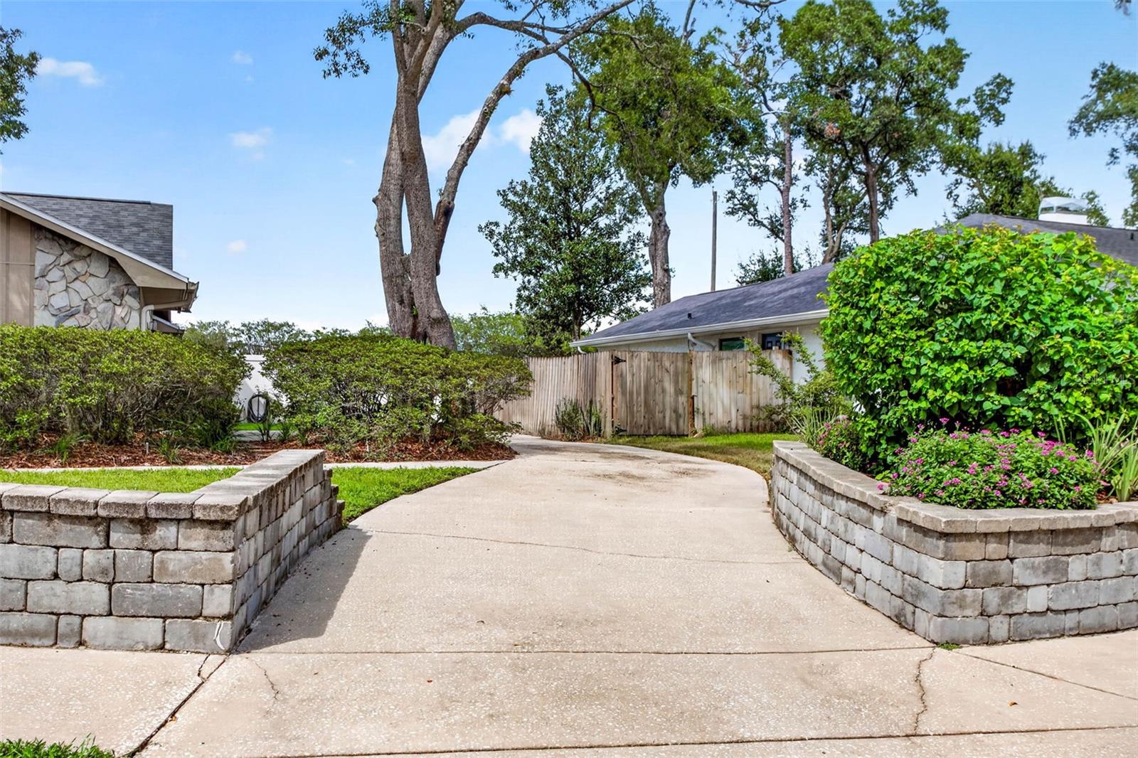 6328 N Queensway Dr Property Photo 3