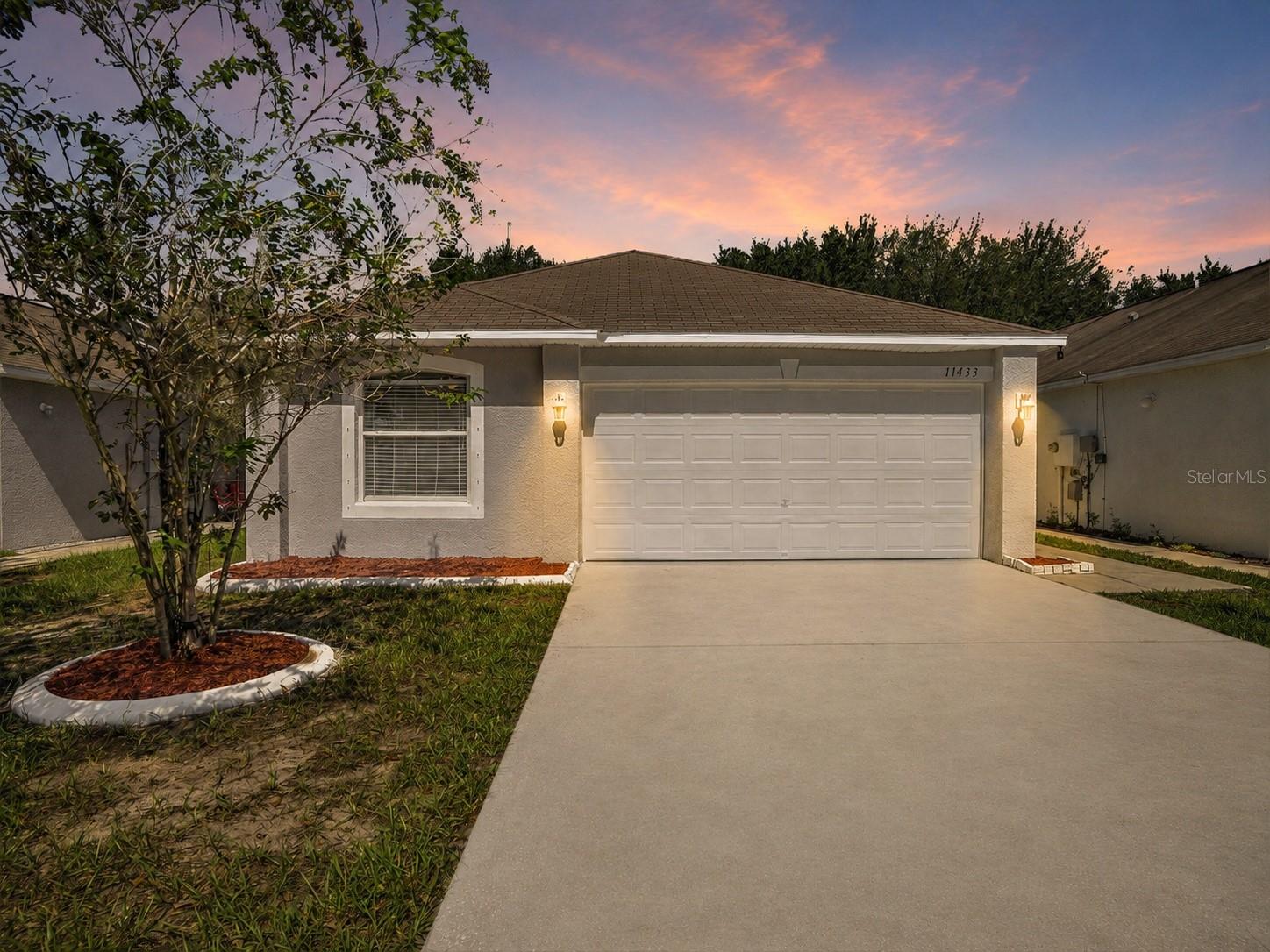 11433 Ivy Flower Loop Property Photo 3