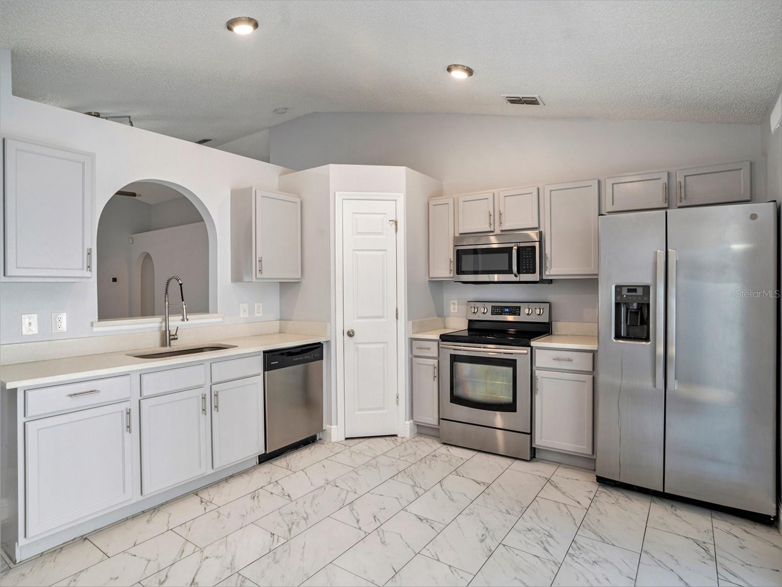 11433 Ivy Flower Loop Property Photo 10
