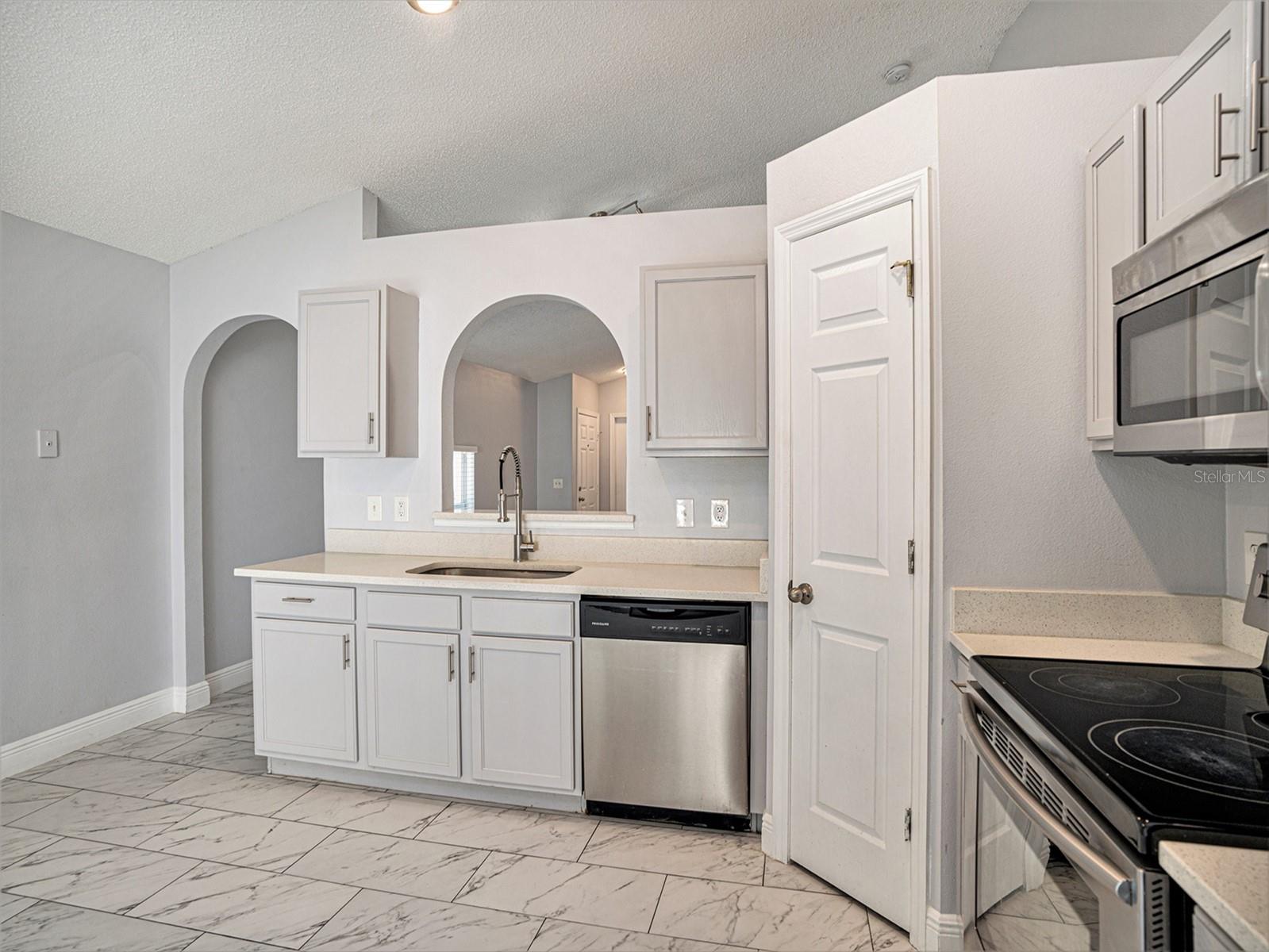 11433 Ivy Flower Loop Property Photo 11