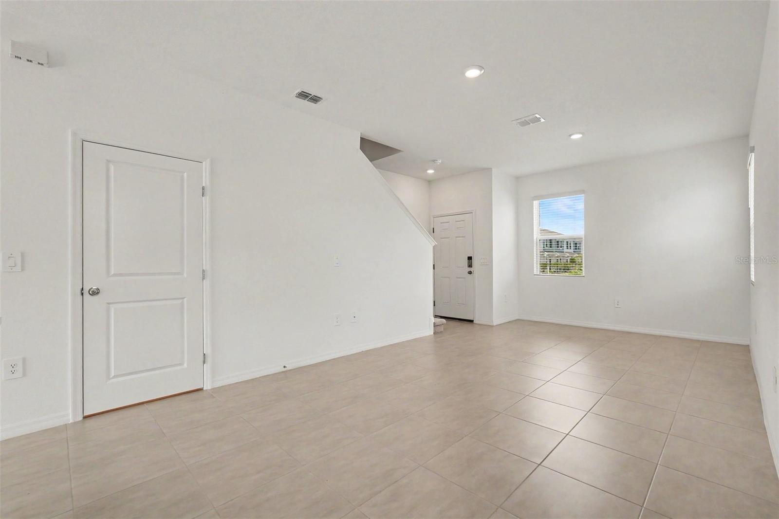 13207 Forge Ave Property Photo 5