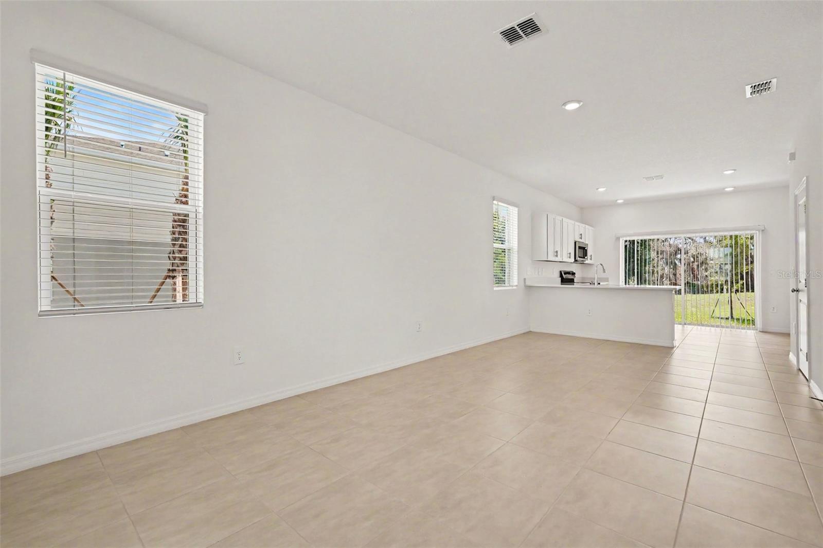 13207 Forge Ave Property Photo 6