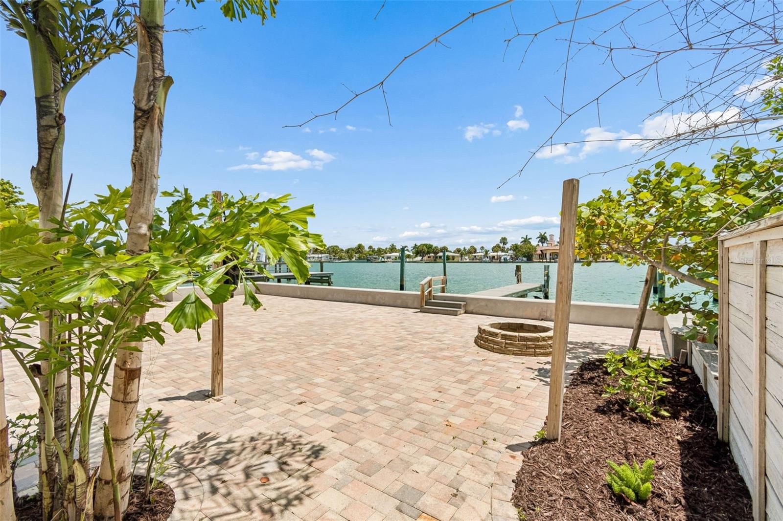 8125 Bayshore Dr Property Photo 4