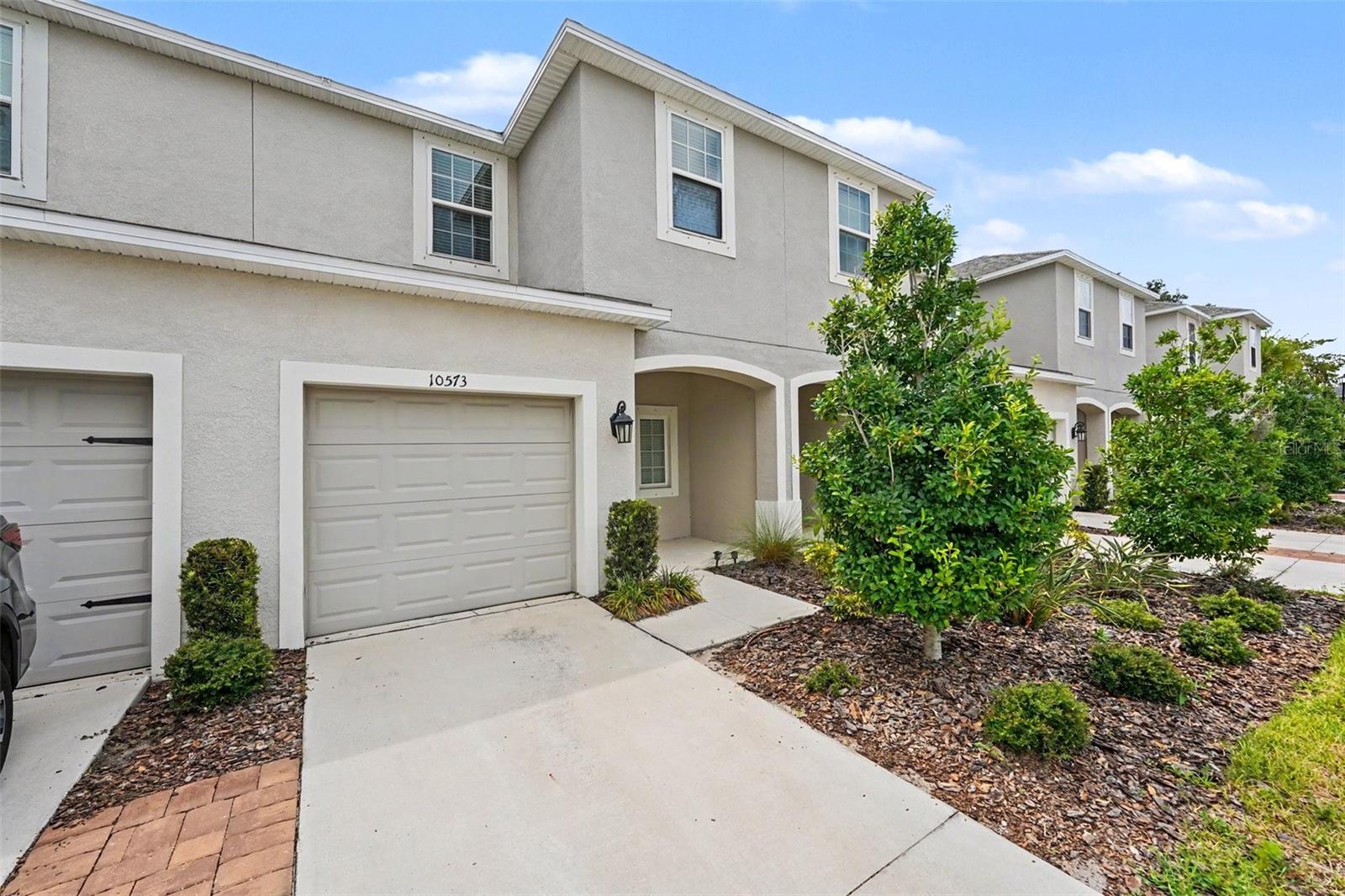 10573 OAKSIDE DR Property Photo 1