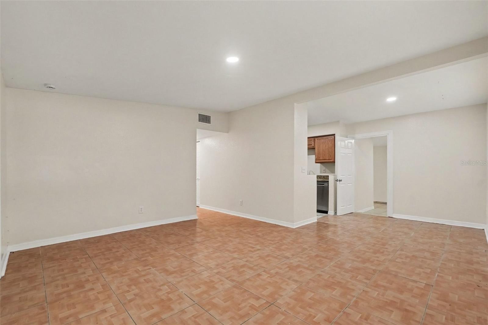 1503 W Linebaugh Ave Property Photo 3