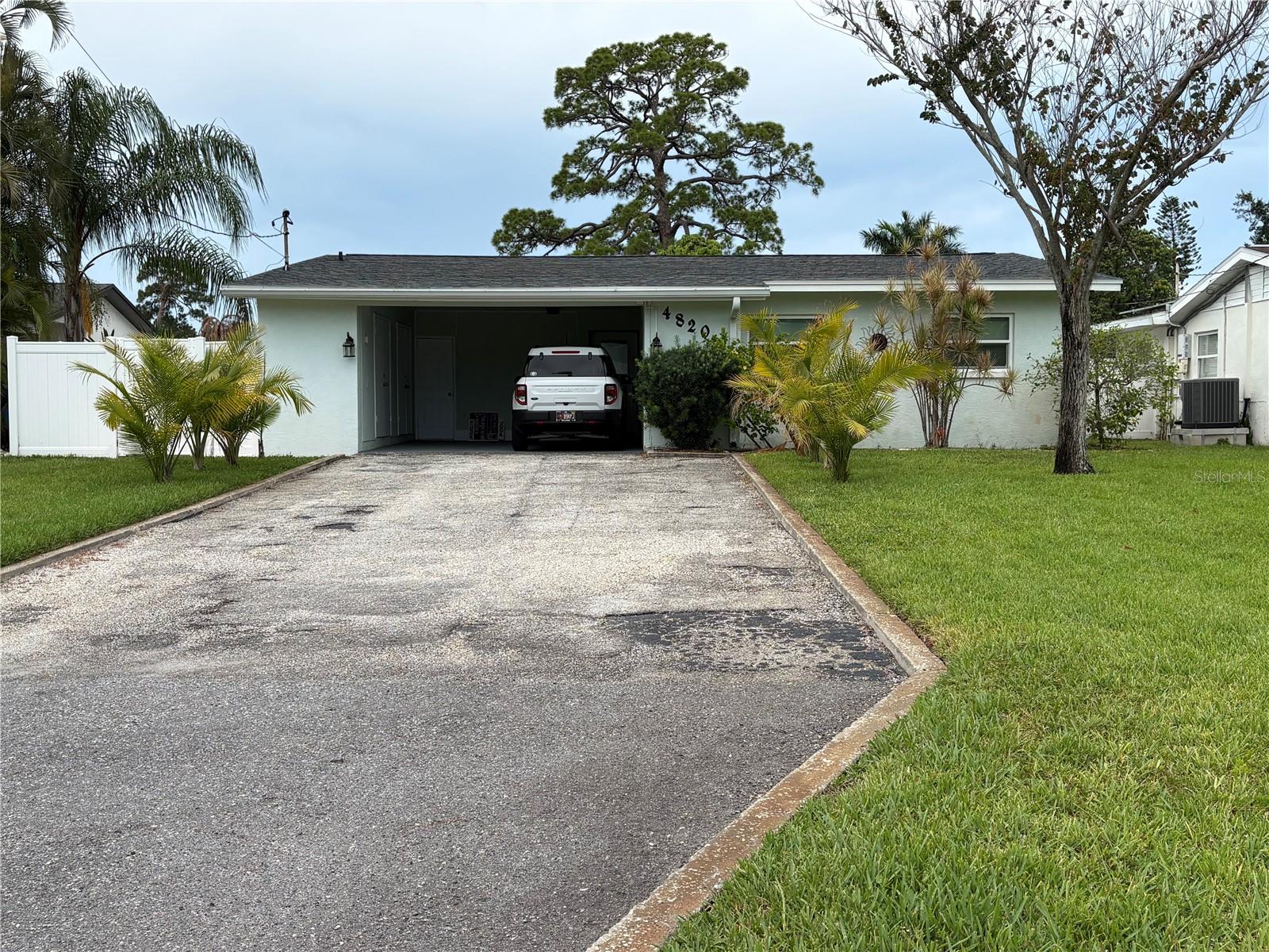 4820 Venetian Blvd Ne Property Photo 1