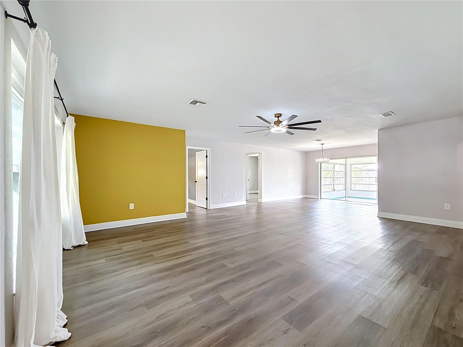 1405 Overcash Dr Property Photo 6