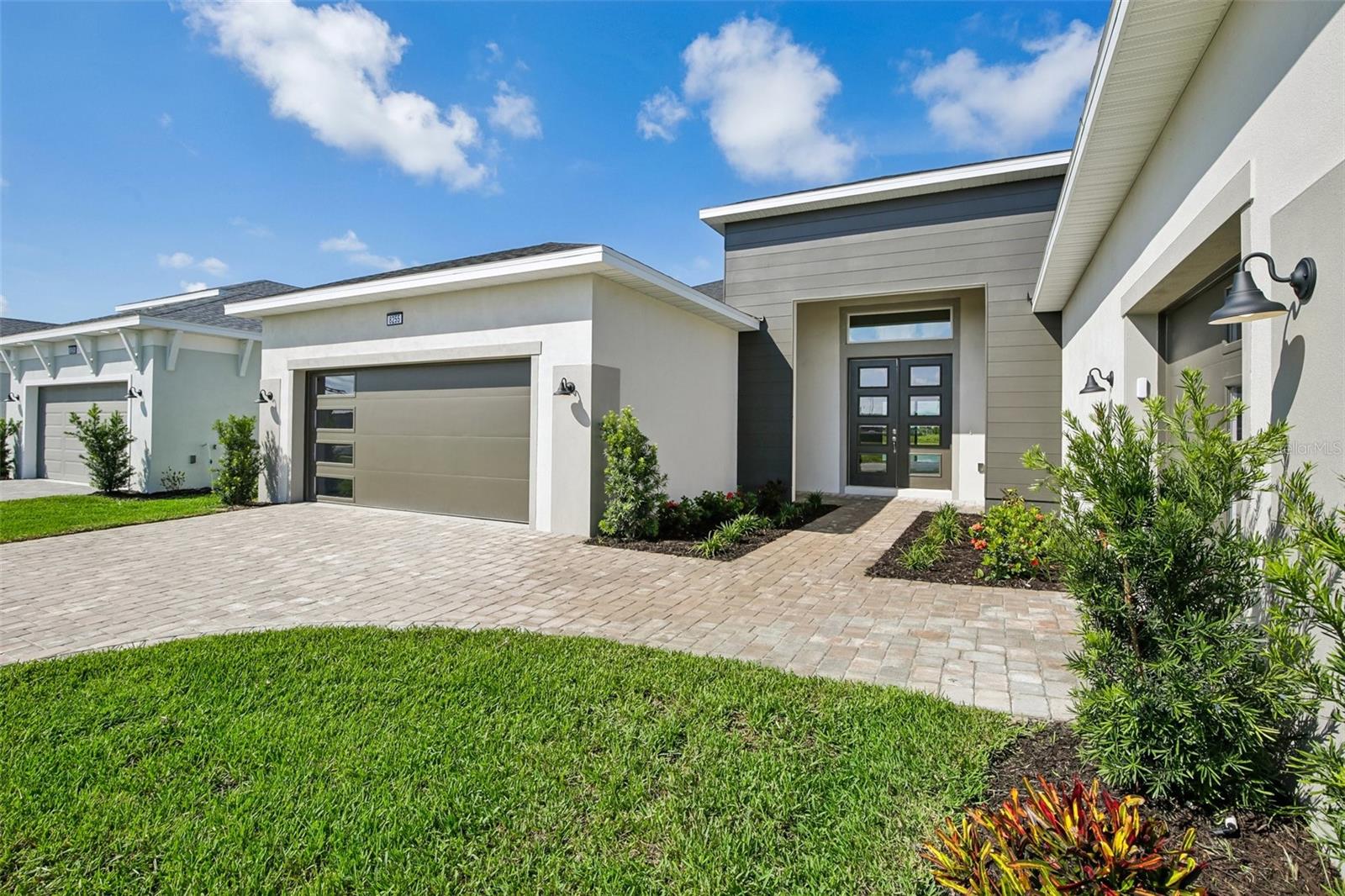 8255 Golden Beach Ct Property Photo 2