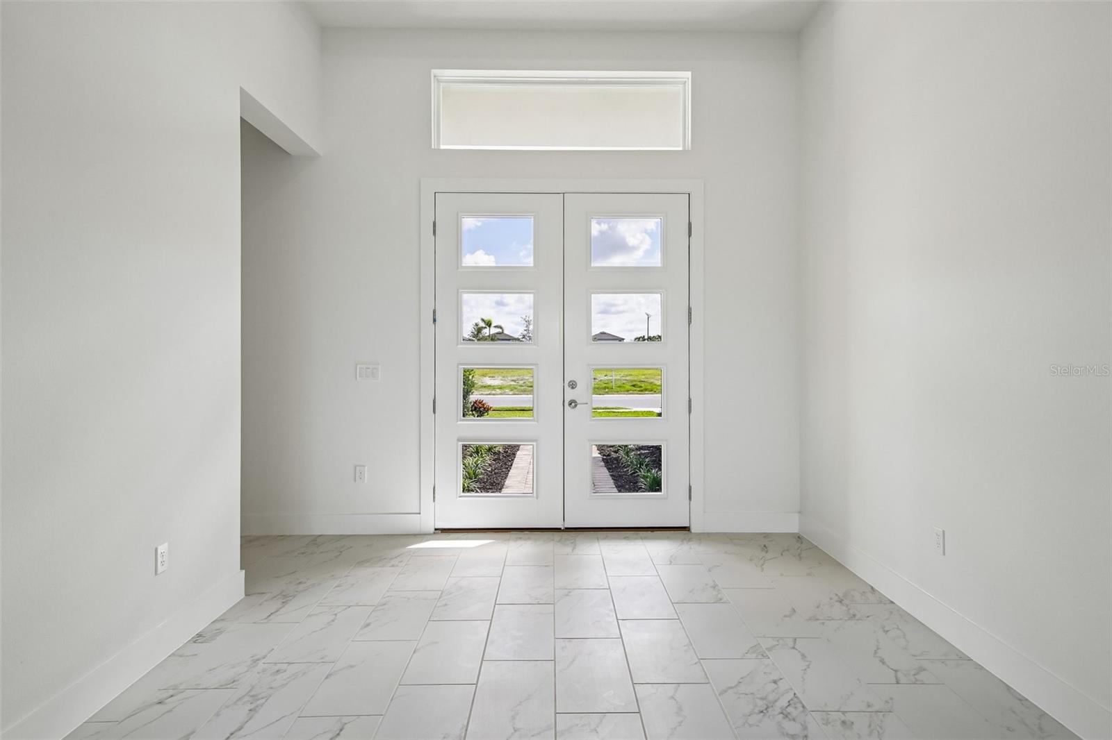 8255 Golden Beach Ct Property Photo 3