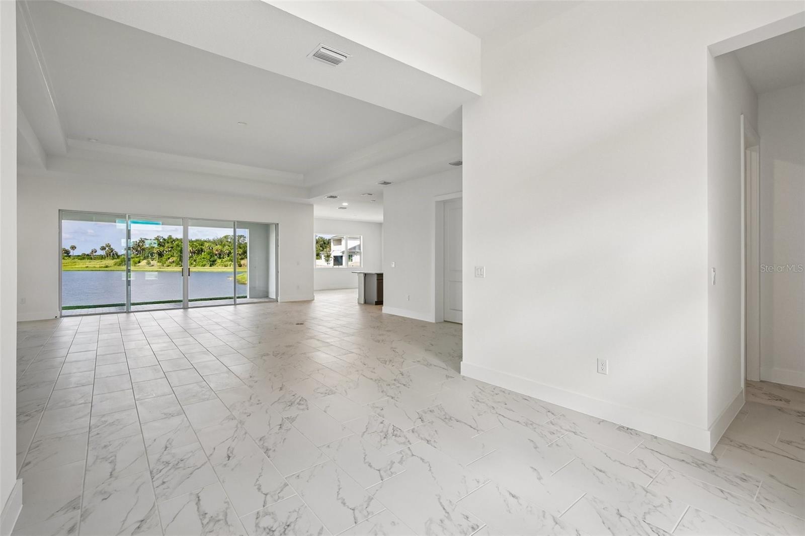 8255 Golden Beach Ct Property Photo 5