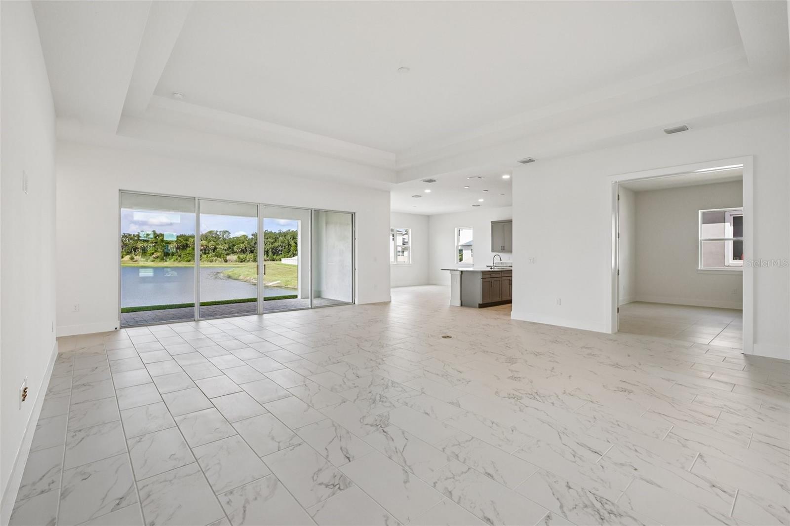 8255 Golden Beach Ct Property Photo 6