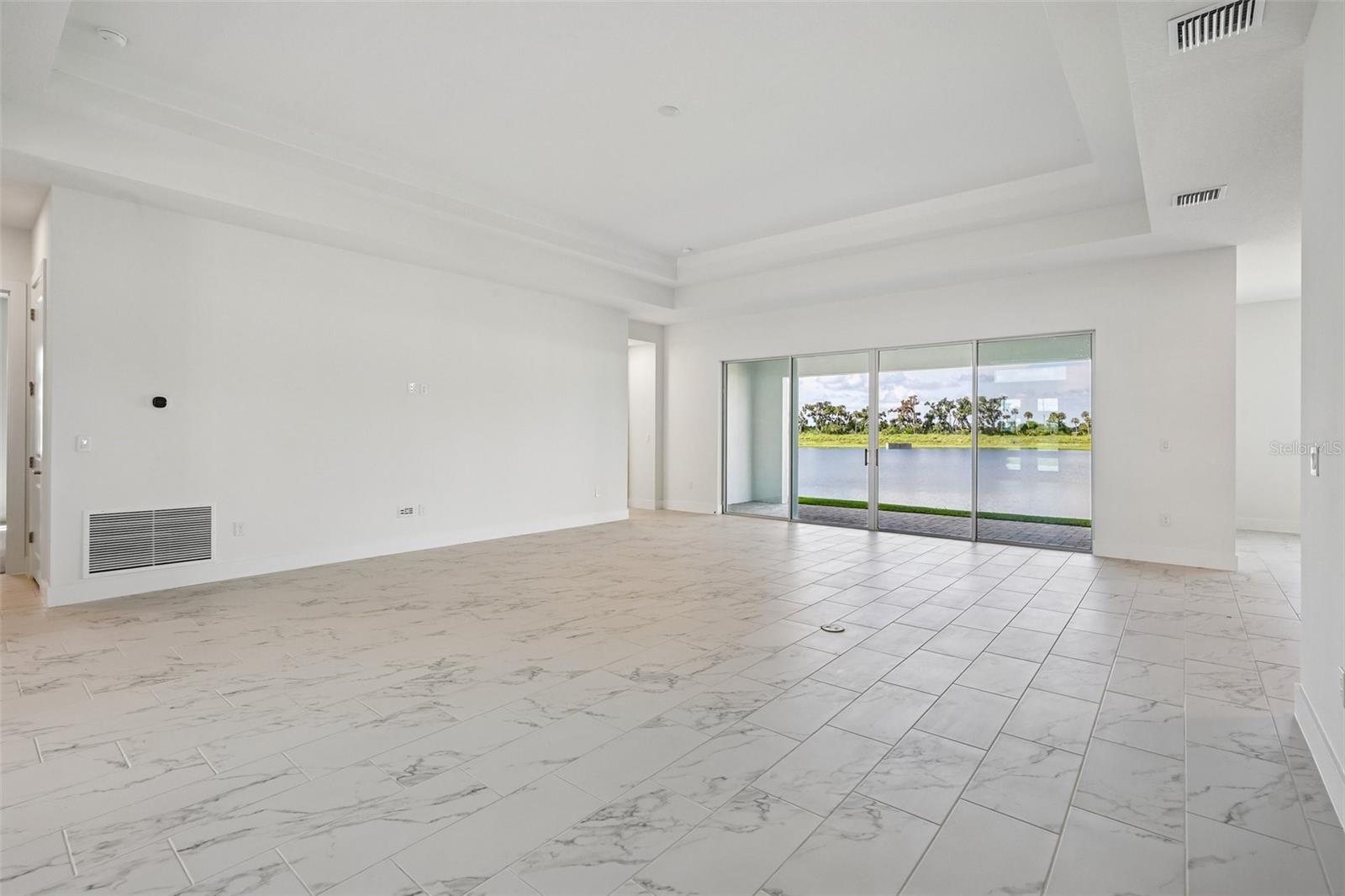 8255 Golden Beach Ct Property Photo 8