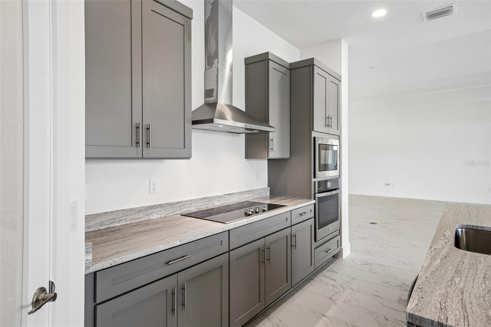 8255 Golden Beach Ct Property Photo 14