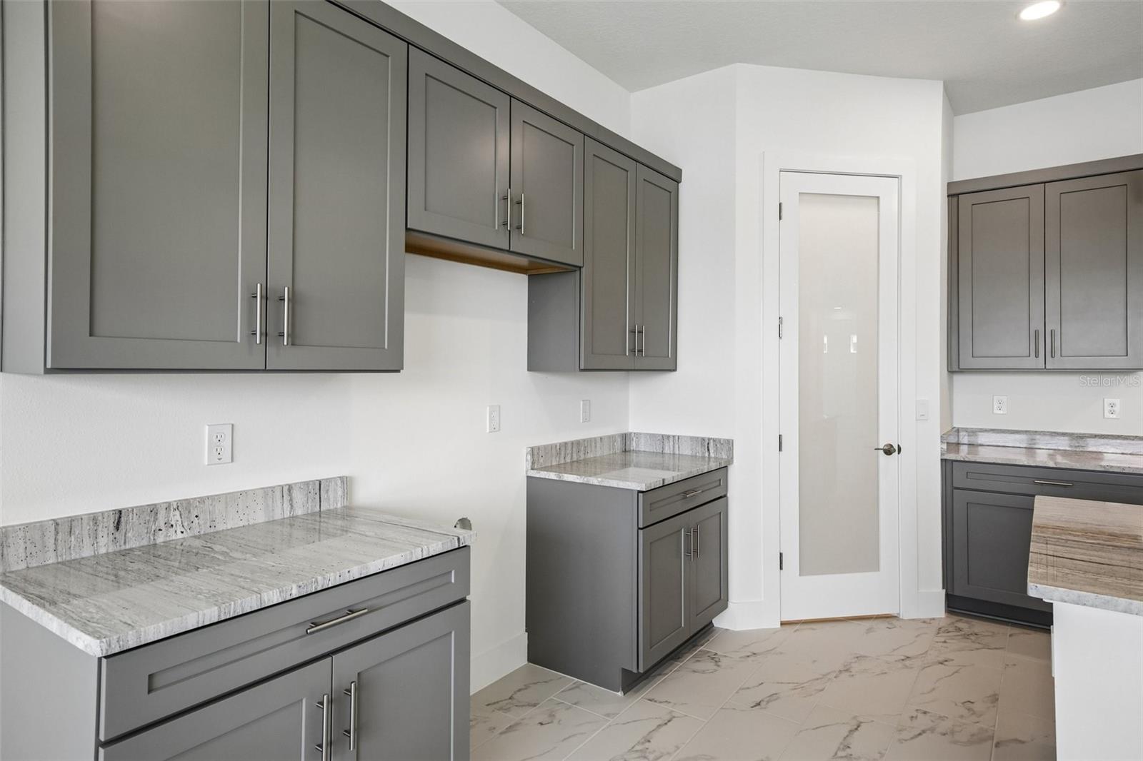 8255 Golden Beach Ct Property Photo 15