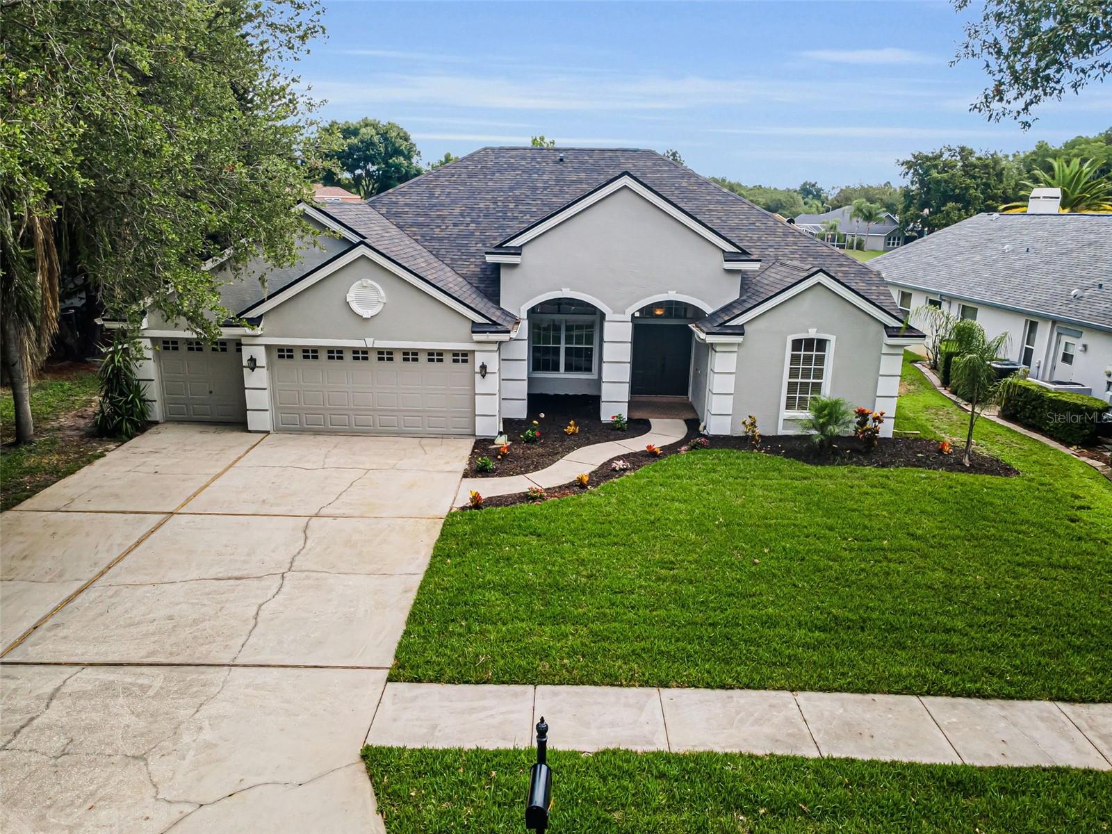 4084 Ligustrum Dr Property Photo 2