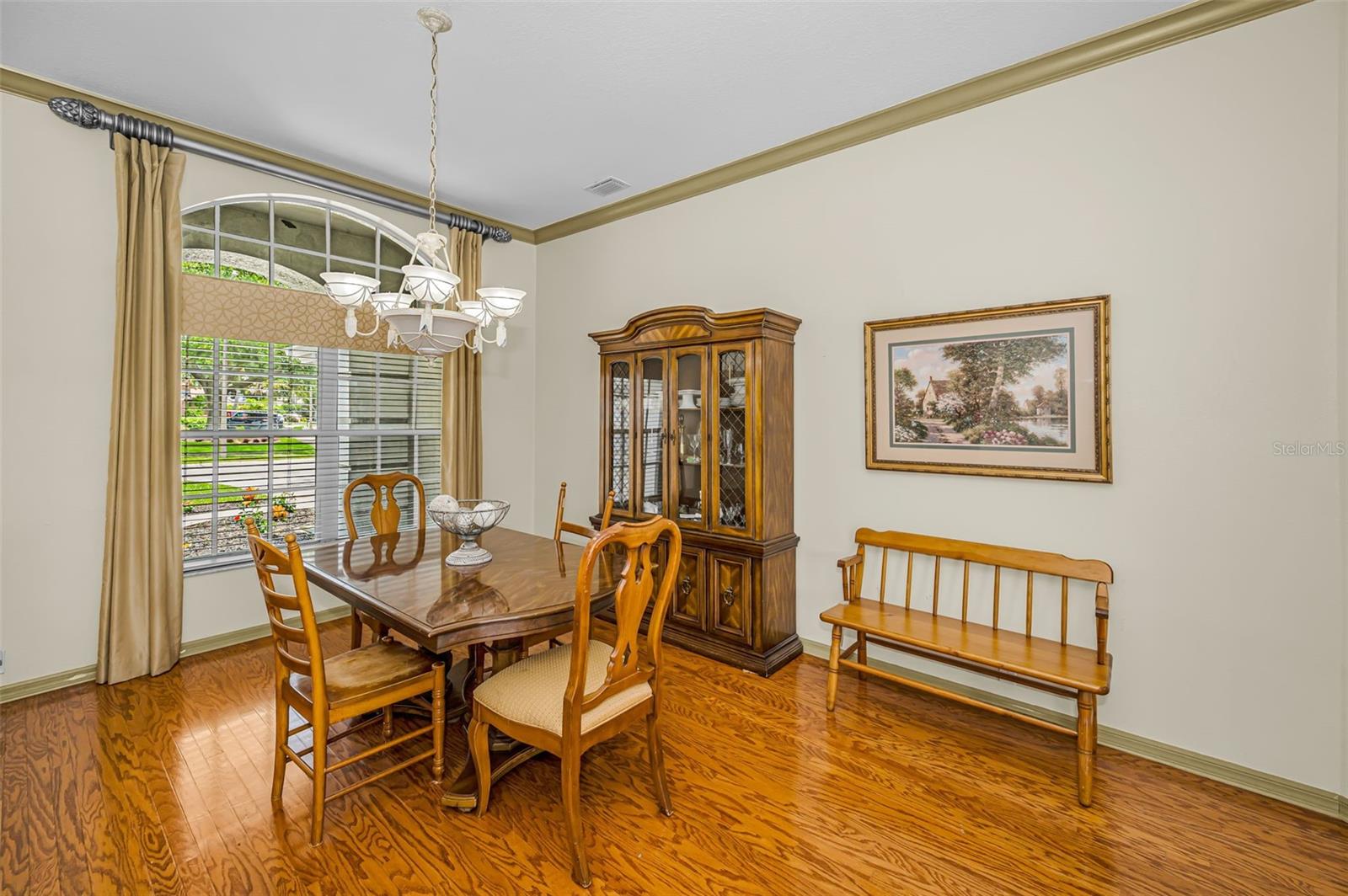 4084 Ligustrum Dr Property Photo 6