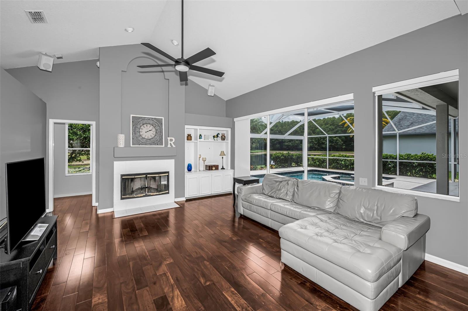 4084 Ligustrum Dr Property Photo 12