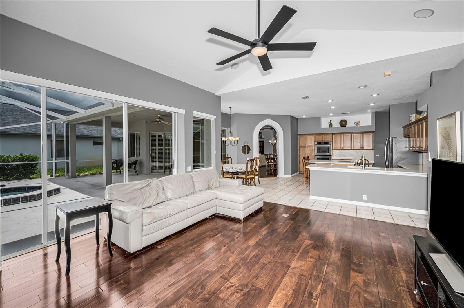 4084 Ligustrum Dr Property Photo 13