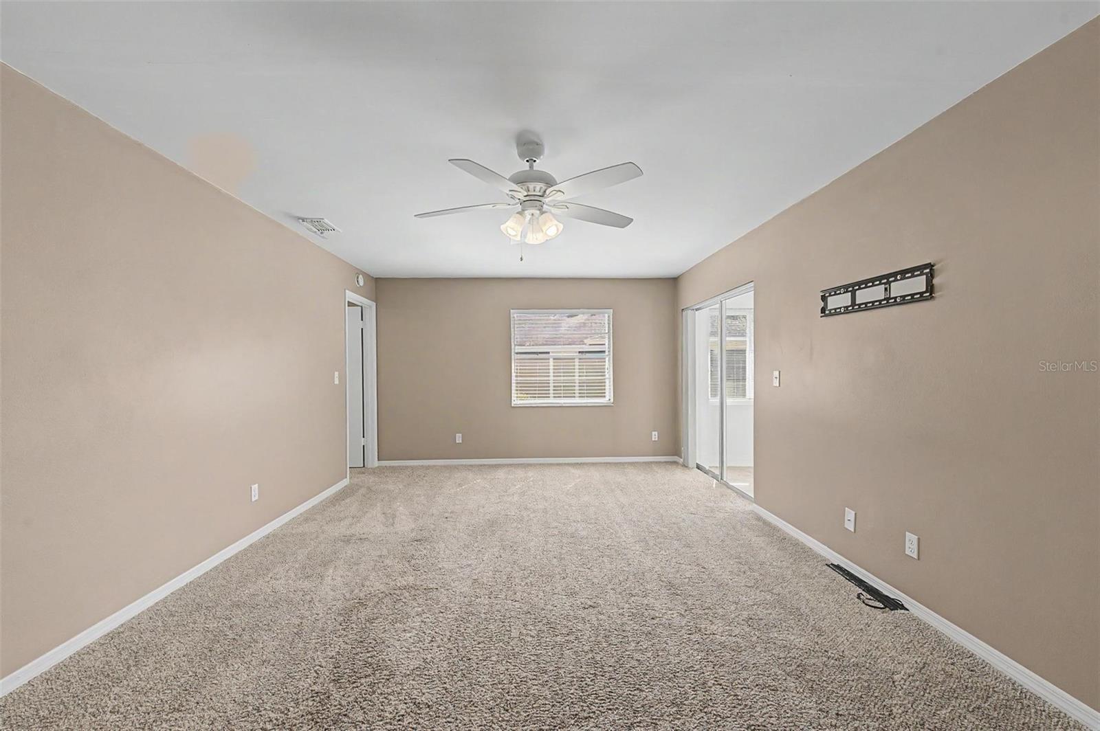 1905 Hanson Ct #305 Property Photo 11