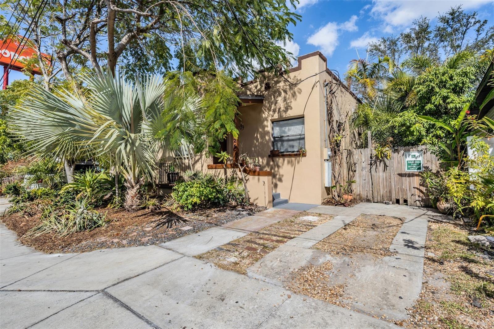 2325 W Green St Property Photo 1
