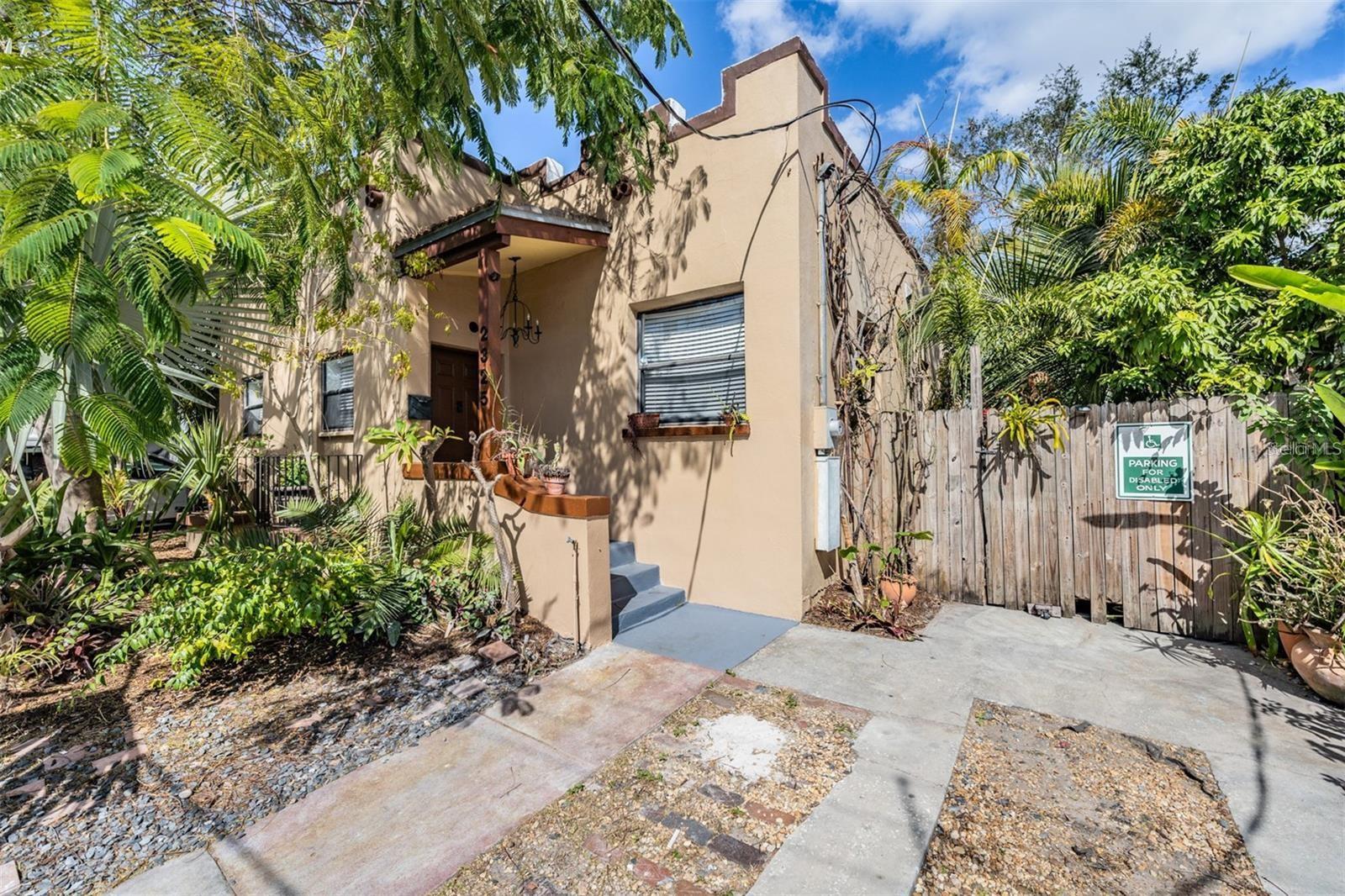 2325 W Green St Property Photo 12