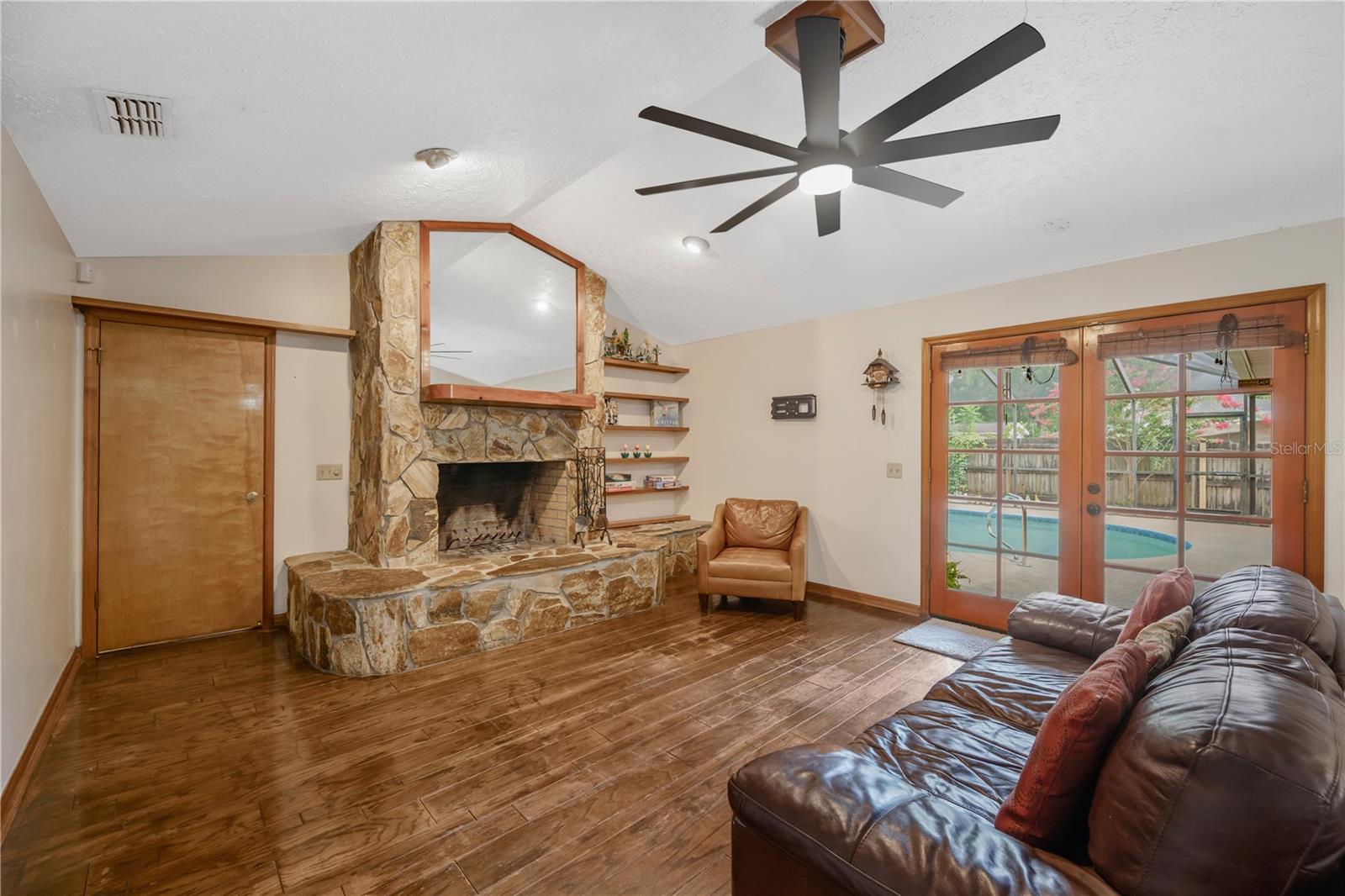 2109 Wheeler Oaks Dr Property Photo 3
