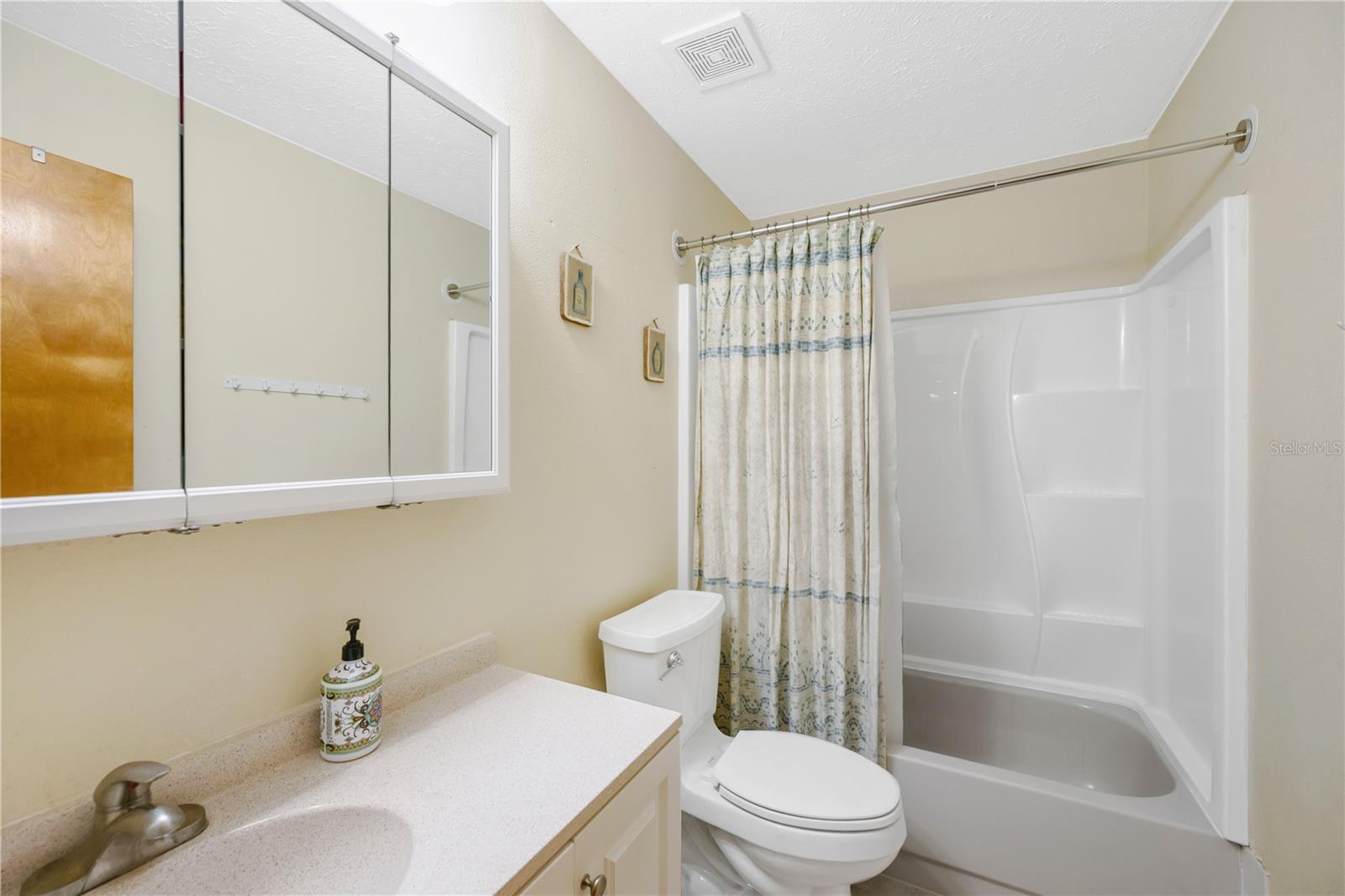 2109 Wheeler Oaks Dr Property Photo 23