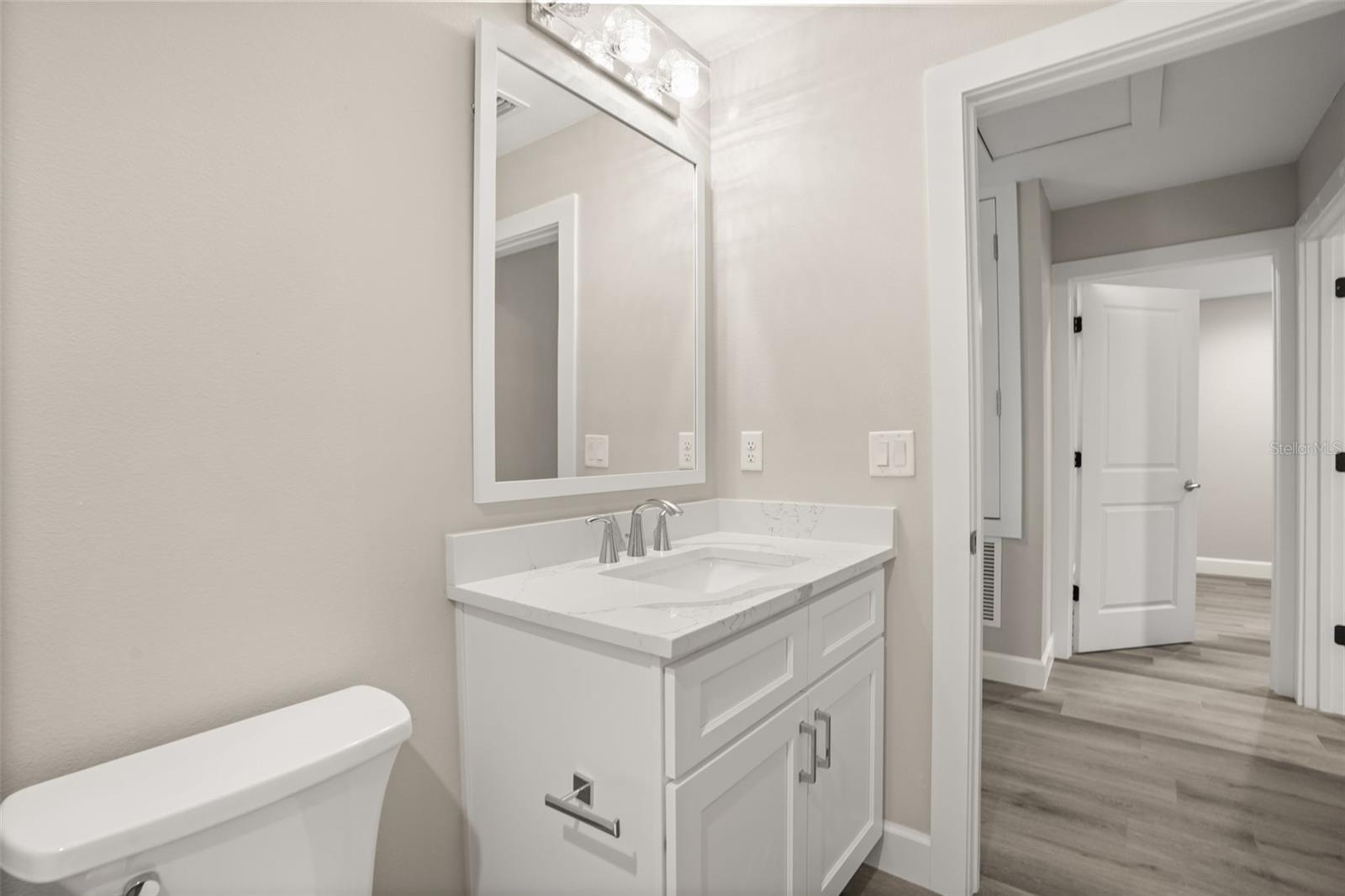 1412 W Harvard St Property Photo 18