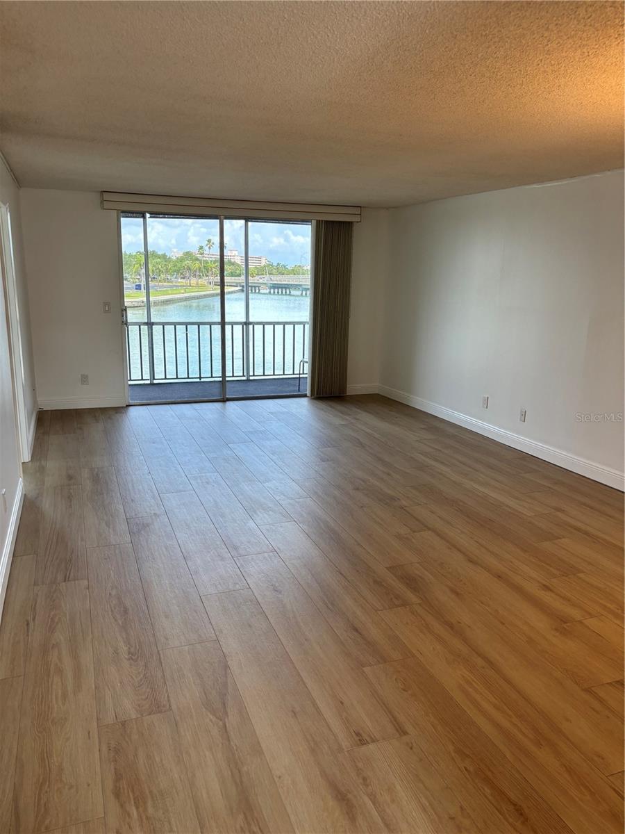 7405 Bay Island Dr S #220 Property Photo 4