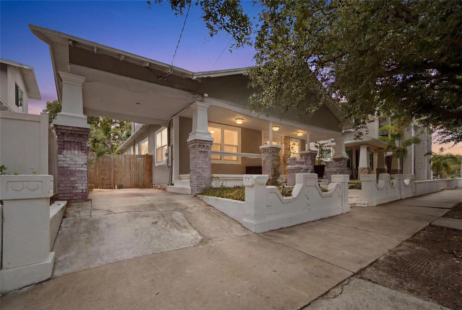 2132 W Beach St Property Photo 3