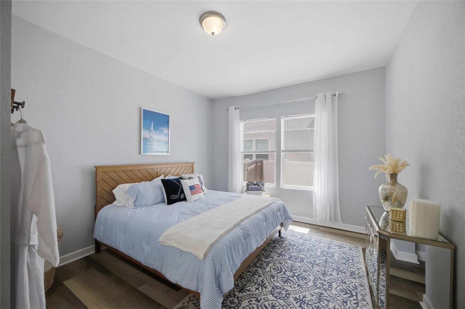 2132 W Beach St Property Photo 10