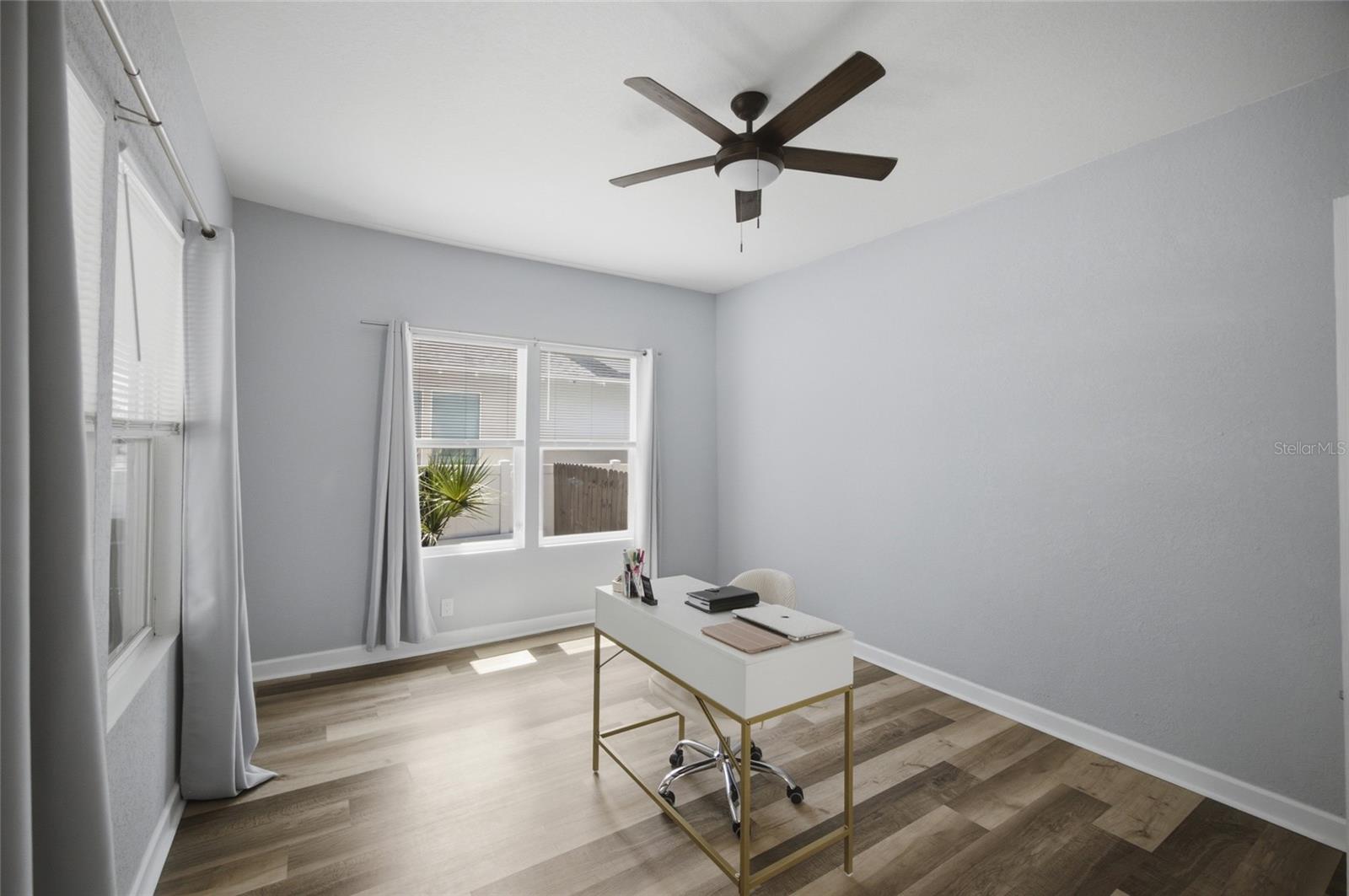 2132 W Beach St Property Photo 11