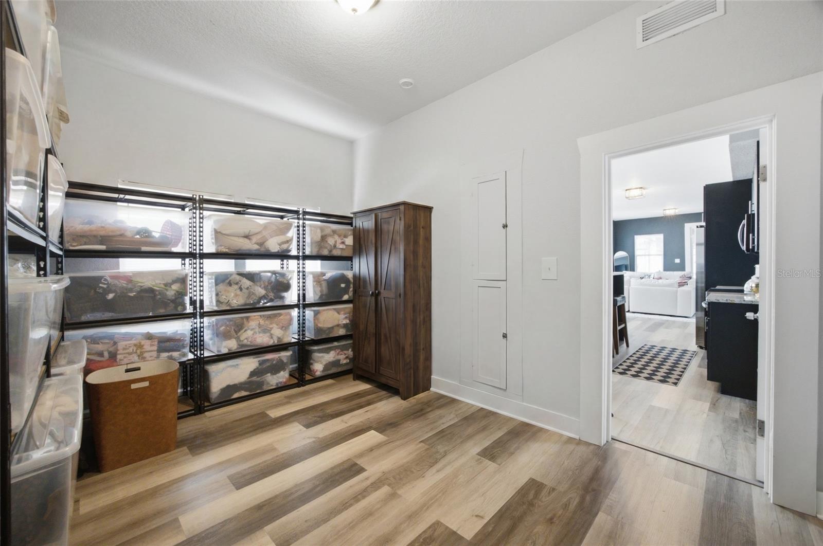 2132 W Beach St Property Photo 16