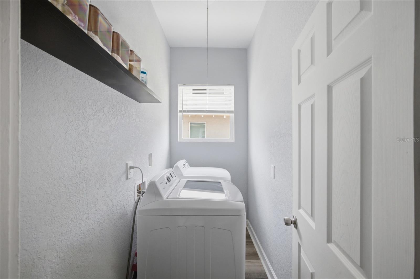 2132 W Beach St Property Photo 17