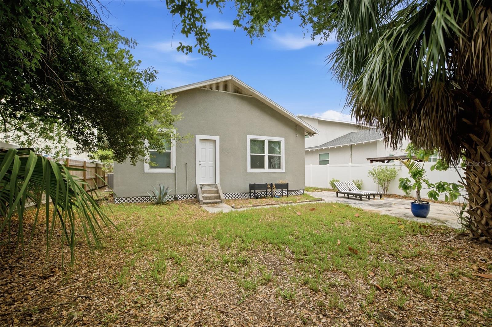 2132 W Beach St Property Photo 19