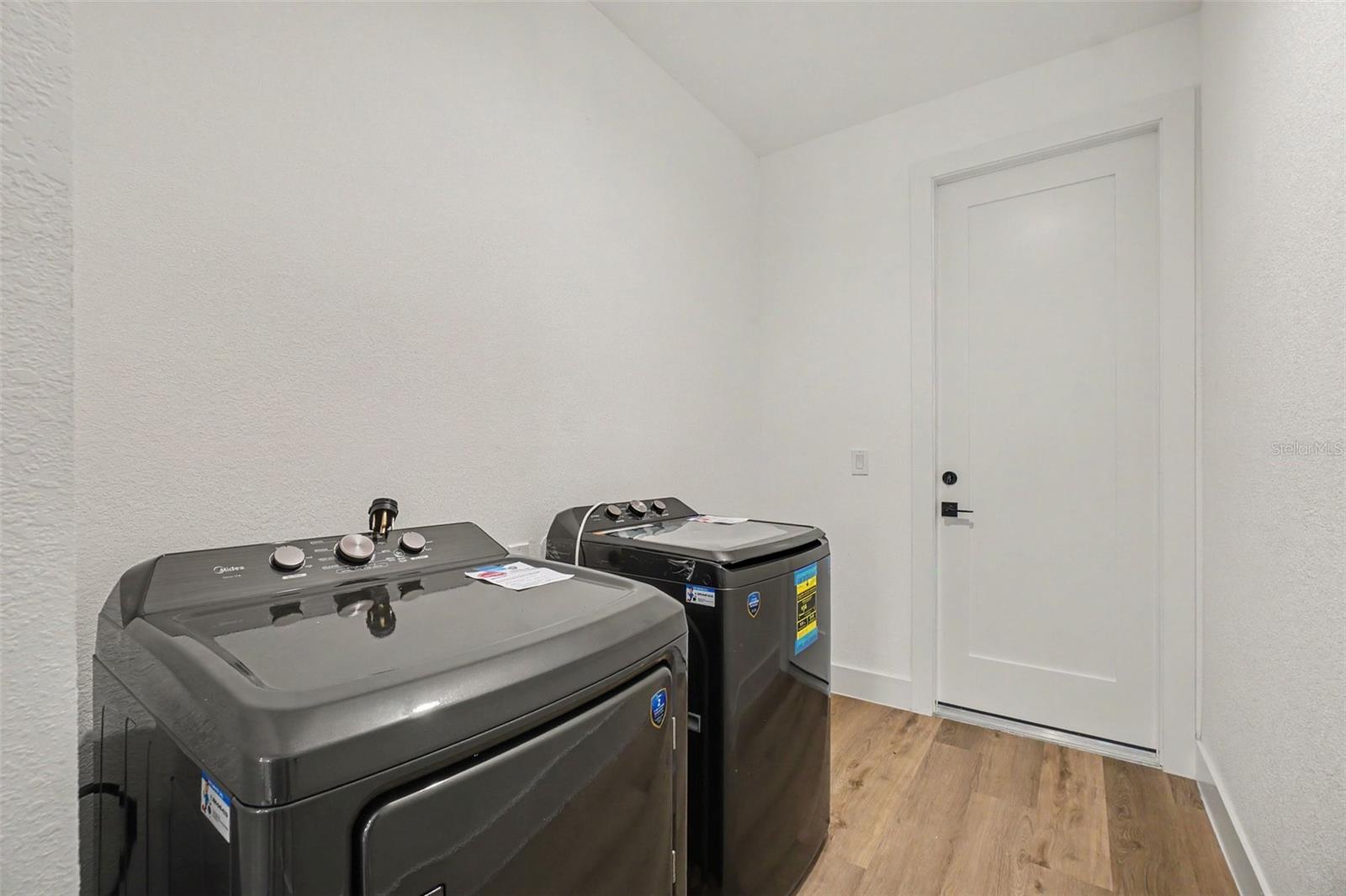 1059 Madeira St Property Photo 24