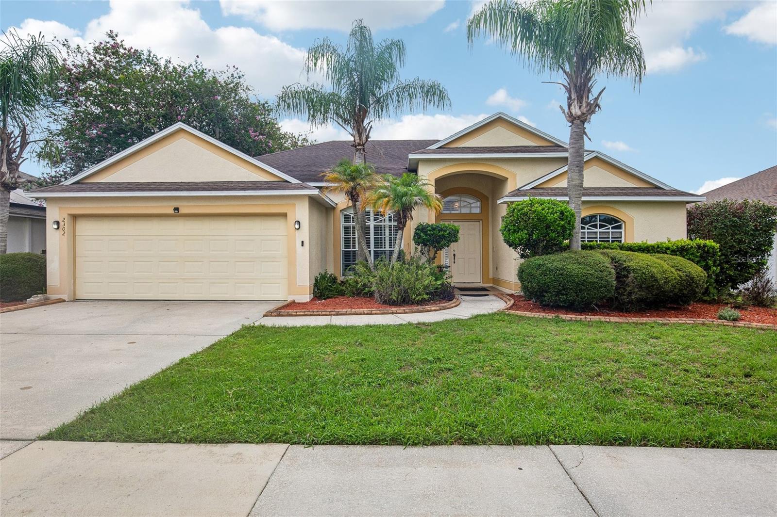 2302 Towering Oaks Cir Property Photo 1