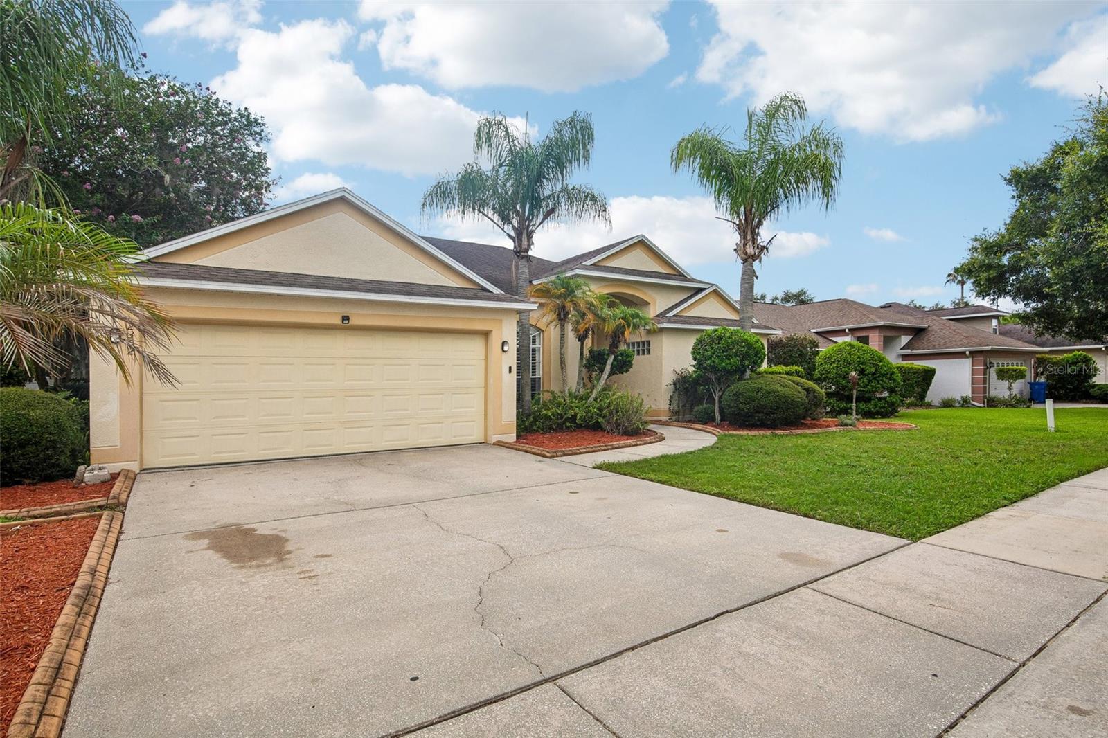2302 Towering Oaks Cir Property Photo 2