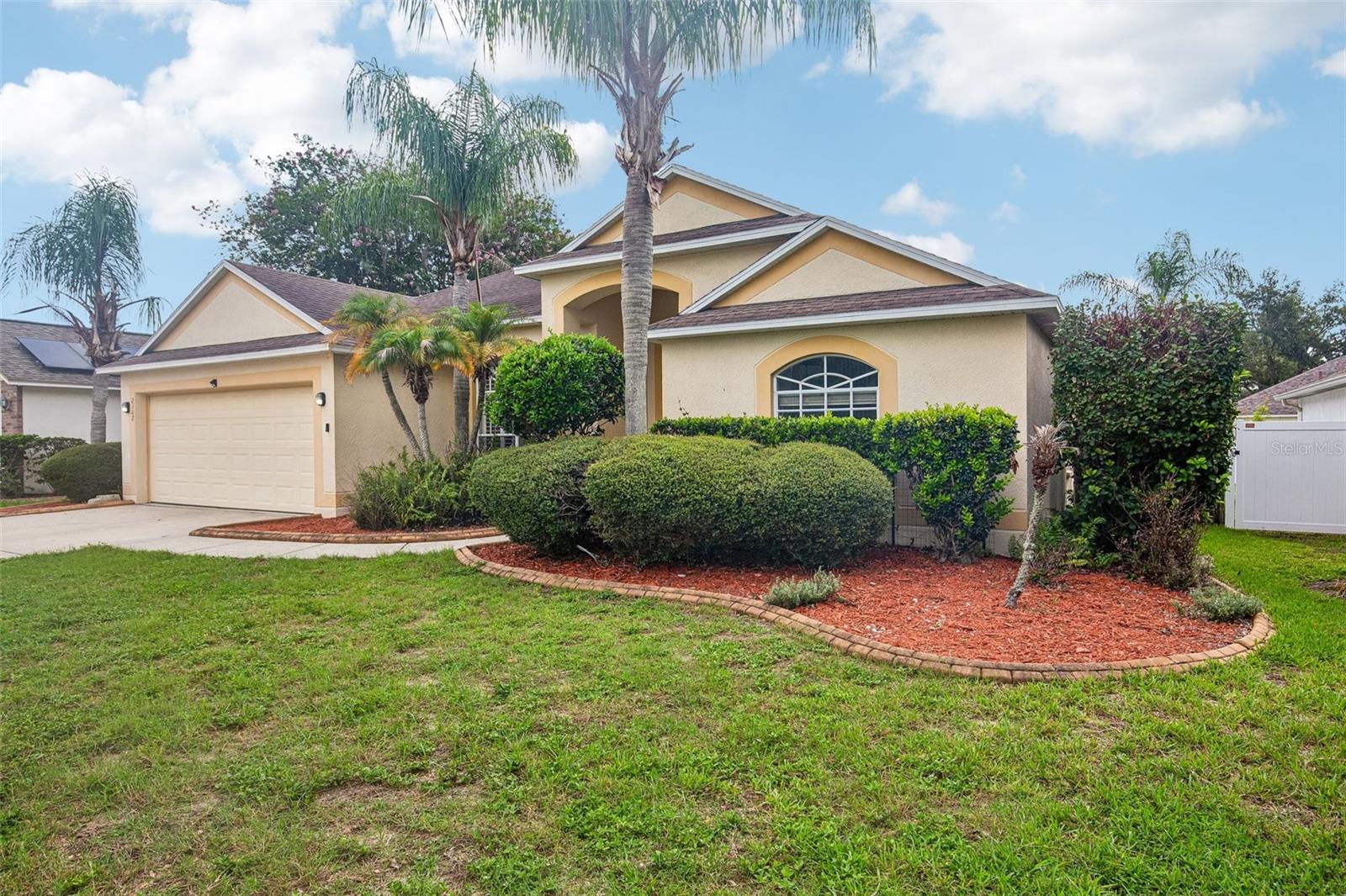 2302 Towering Oaks Cir Property Photo 3