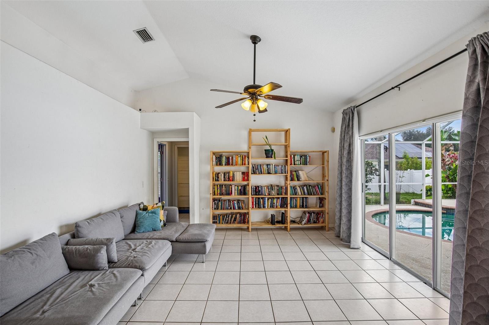 2302 Towering Oaks Cir Property Photo 6