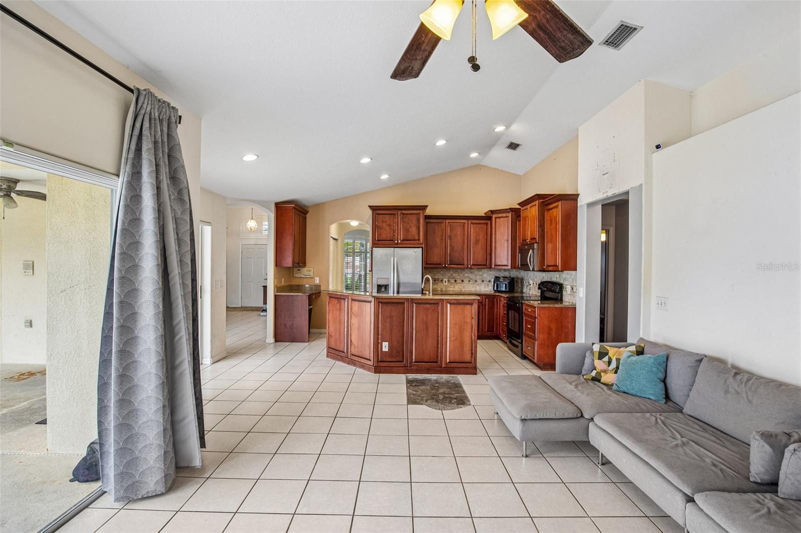 2302 Towering Oaks Cir Property Photo 8