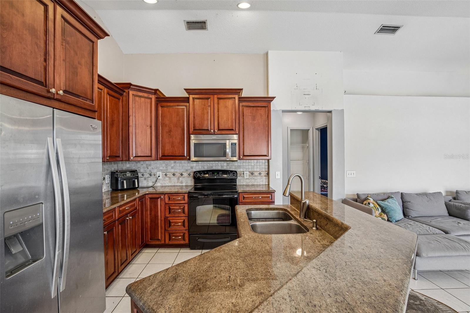 2302 Towering Oaks Cir Property Photo 12