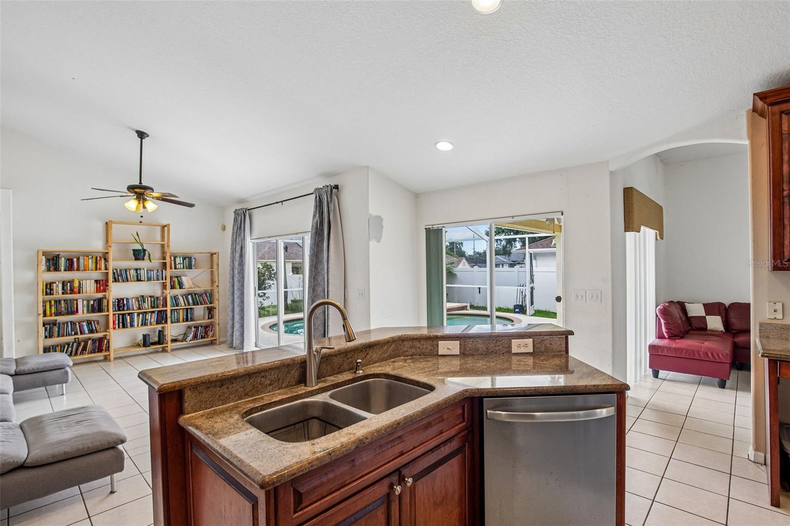2302 Towering Oaks Cir Property Photo 13