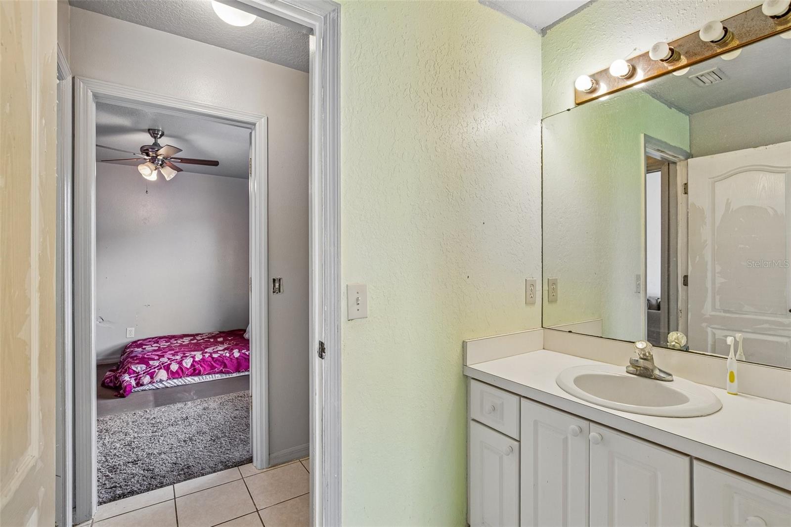 2302 Towering Oaks Cir Property Photo 18