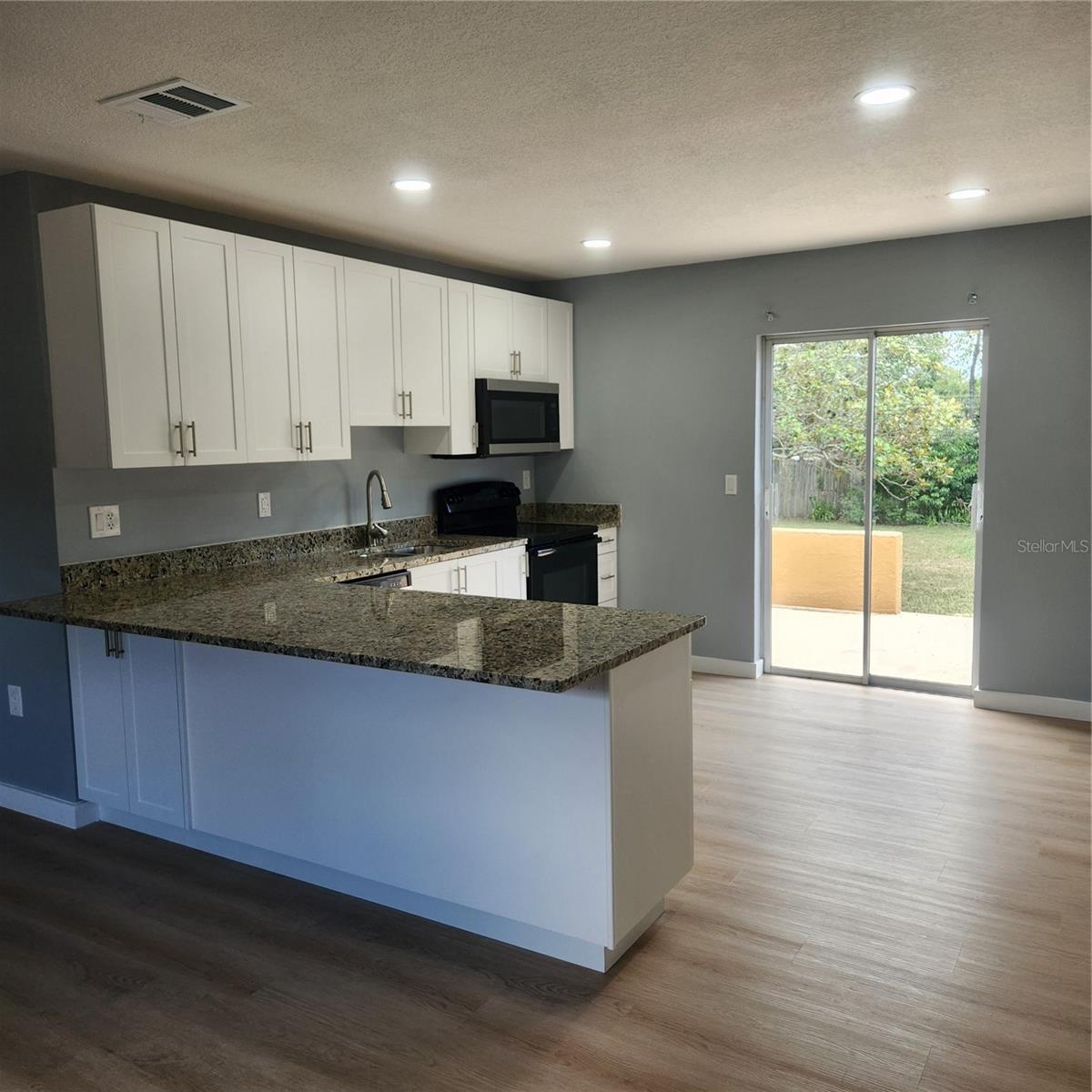12230 Skyler Ln Property Photo 6